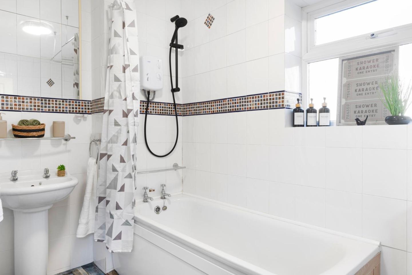 3 Bedroom House - Well Presented - Spacious - Flexible Check In - Free Parking Nottingham Exterior foto